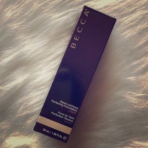 Becca Aqua Luminous Perfecting Foundation